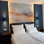 City Apartment With Wifi, Kitchen And 4K Tv